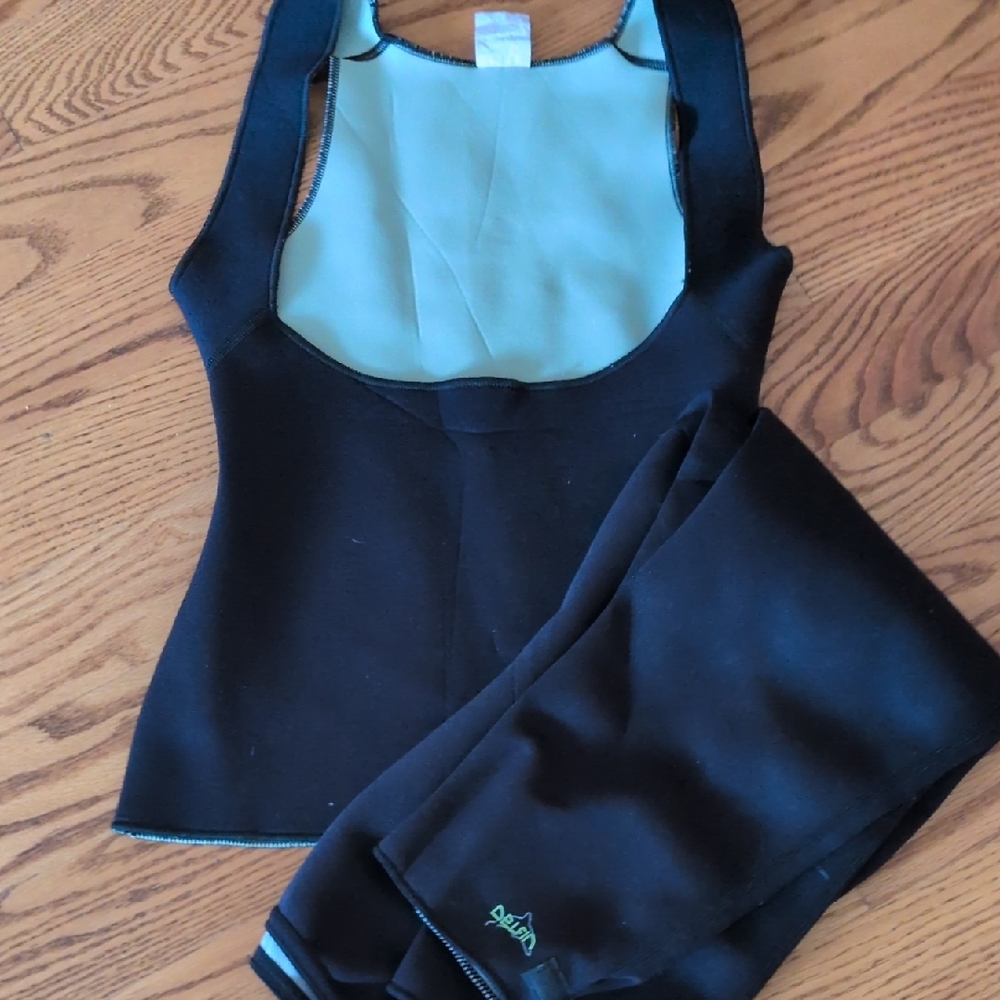 Delfin Sweat Suit Women’s Black Shaping Tank with  Large Top Medium Bottom